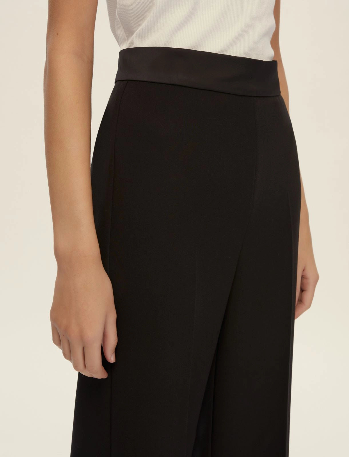 Pantalone strecht con dettaglio in raso EMME CARAVAN2