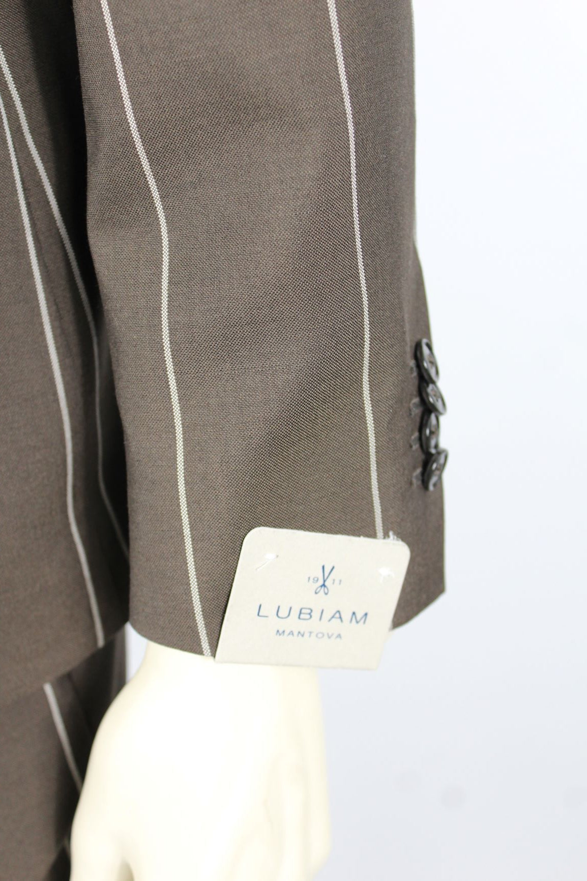 Abito gessato marrone LUBIAM 14037